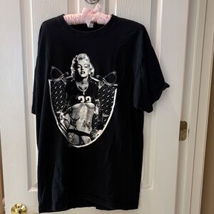 Black Graphic T-Shirt with Iconic Print. Marilyn Monroe. Size XL